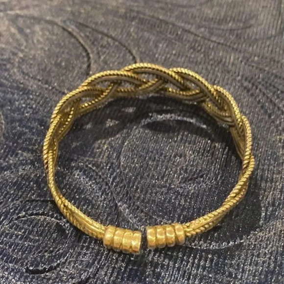 Beautiful Bracelet Creative Hollow Twist Design Open Bangles Party Jewelry NEW - Picture 4 of 6